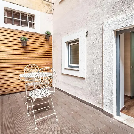 Cosy With Terrace In Graca *