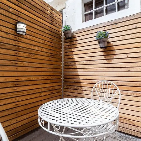 Cosy With Terrace In Graca * Лиссабон