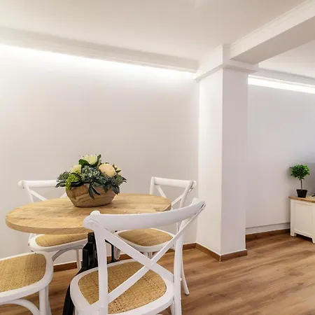 Cosy With Terrace In Graca * Лиссабон