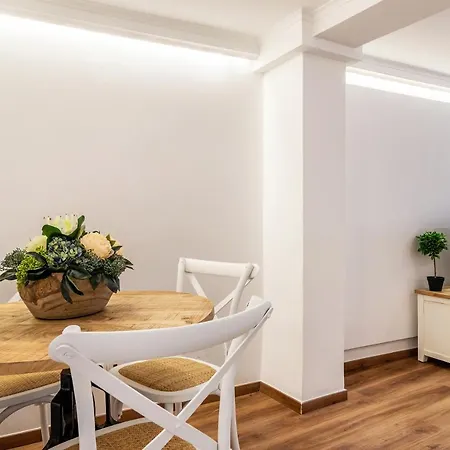 Cosy With Terrace In Graca Лиссабон