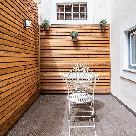 Апартаменты Cosy With Terrace In Graca *